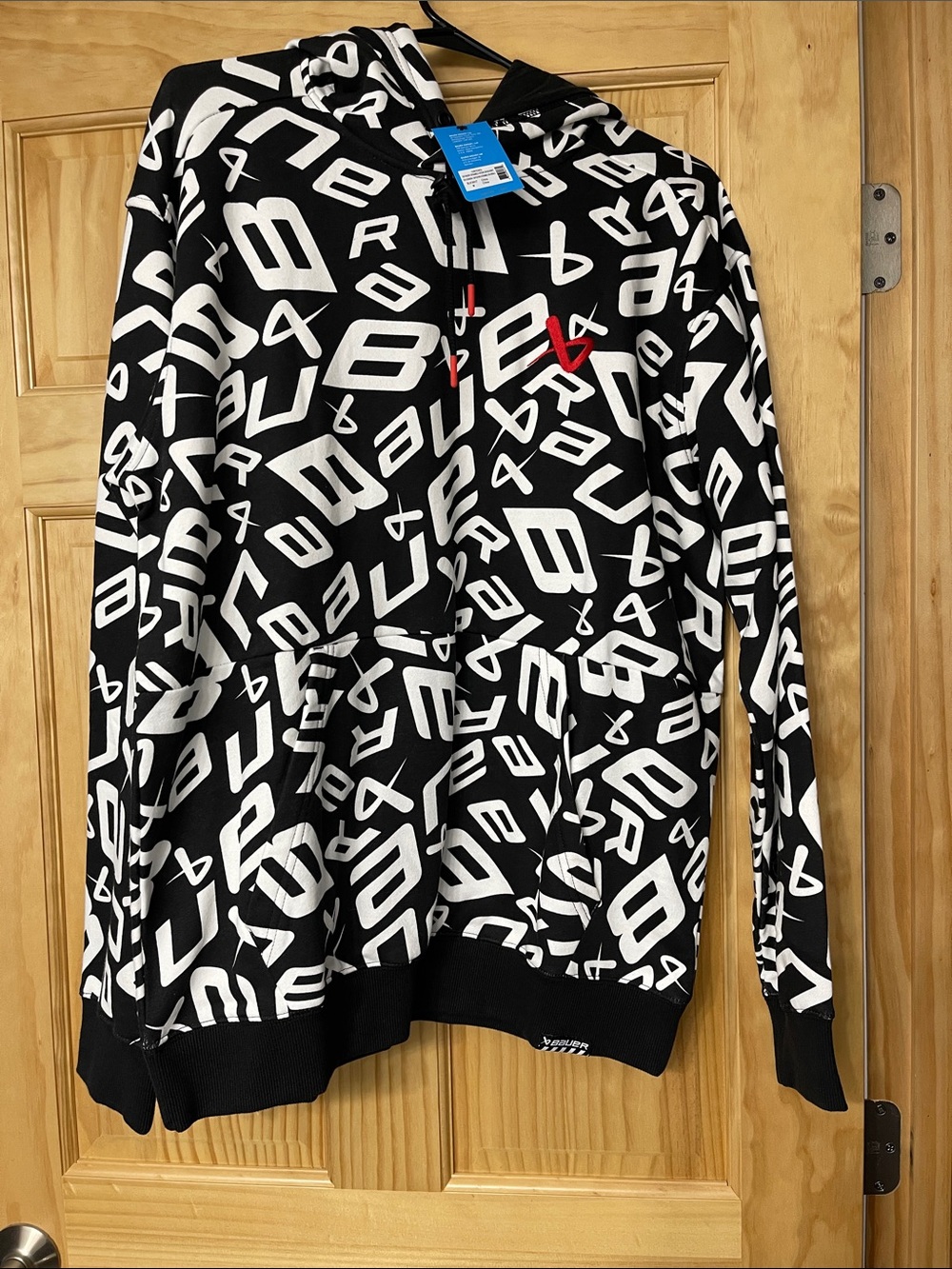 Bauer hockey hoodie NWT